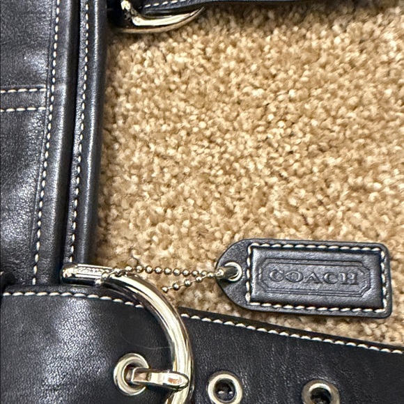 Coach Elegant Black Leather Tote Bag - Picture 4 of 10